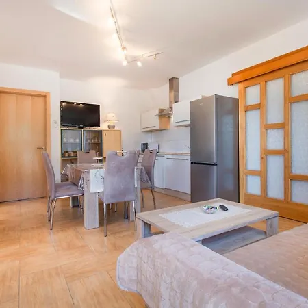 Appartamento Amazing In W/ Wifi And 2 Bedrooms Pirano
