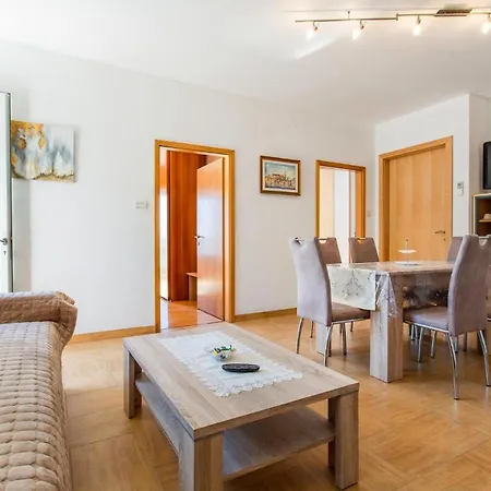 Appartamento Amazing In W/ Wifi And 2 Bedrooms Pirano